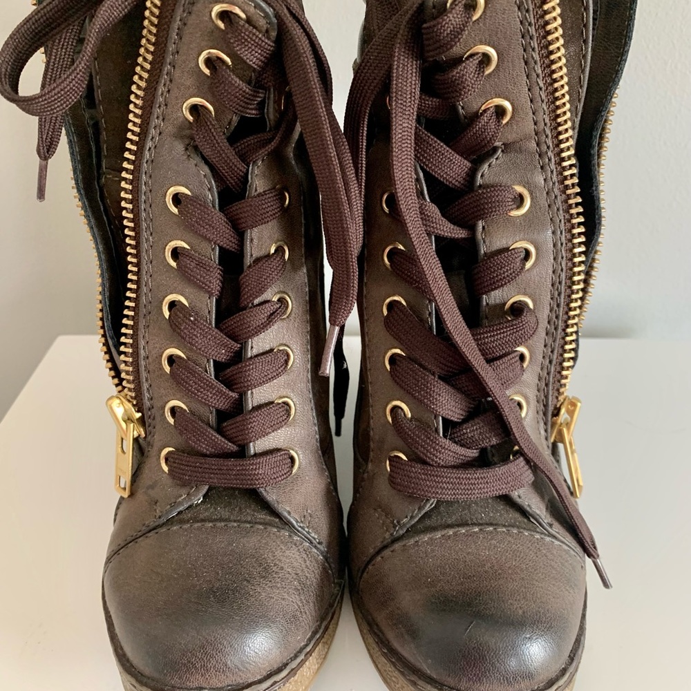 New without tags, brown Report shoes size 71/2 M.